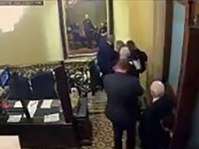 Revelan video inédito de como evacuaron a Mike Pence en asalto al Capitolio