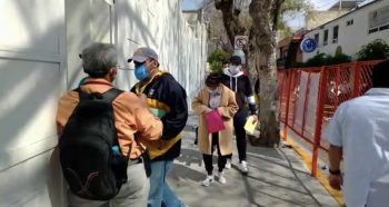 Largas filas hay en Tehuacán para recibir la vacuna anti-Covid