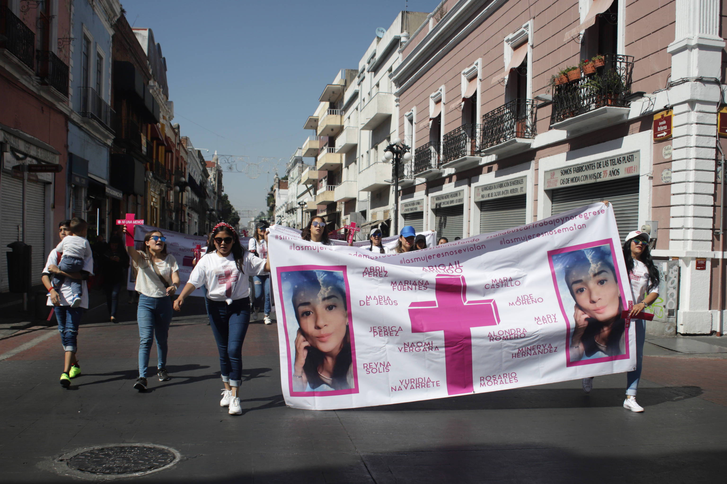 Familiares y amigos marcharon por las calles del centro, por el feminicidio de Abilgail Pulido.