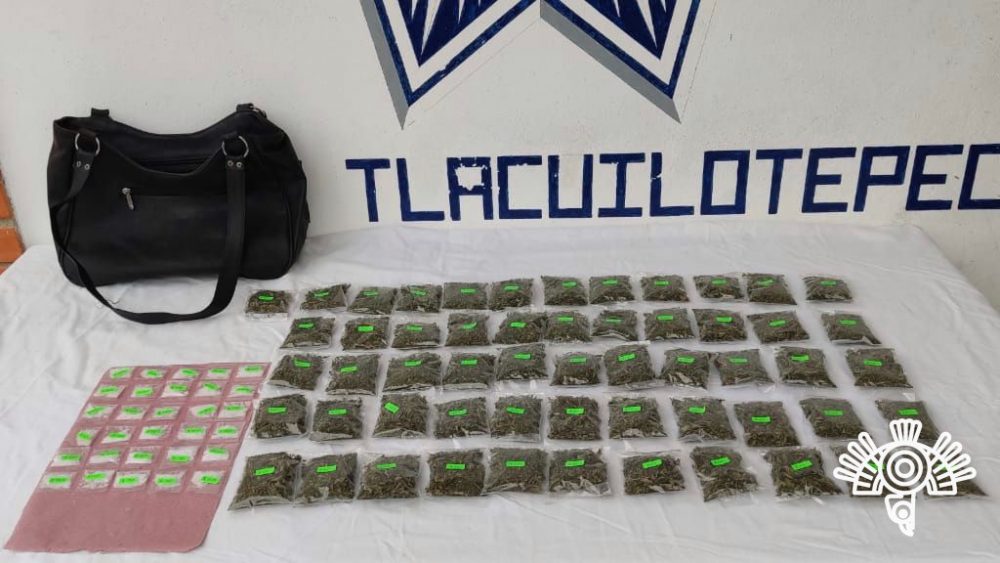 Asegura la Policía Estatal 86 dosis de marihuana y cristal en Xicotepec