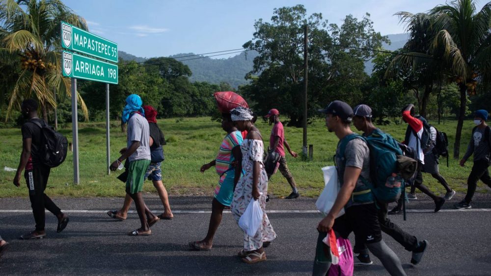 Migrantes se pelean a pedradas en Tapachula, Chiapas