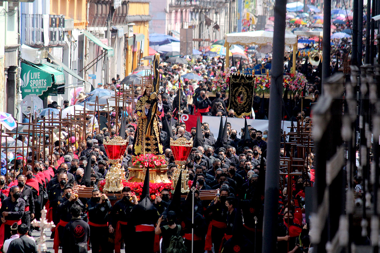 Procesión de Viernes Santo en la ciudad de Puebla. Foto: Alfredo Fernández / esimagen.mx