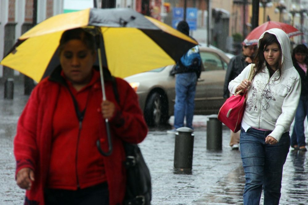 Para hoy, vientos de hasta 80 km/h, lluvias fuertes y ambiente caluroso