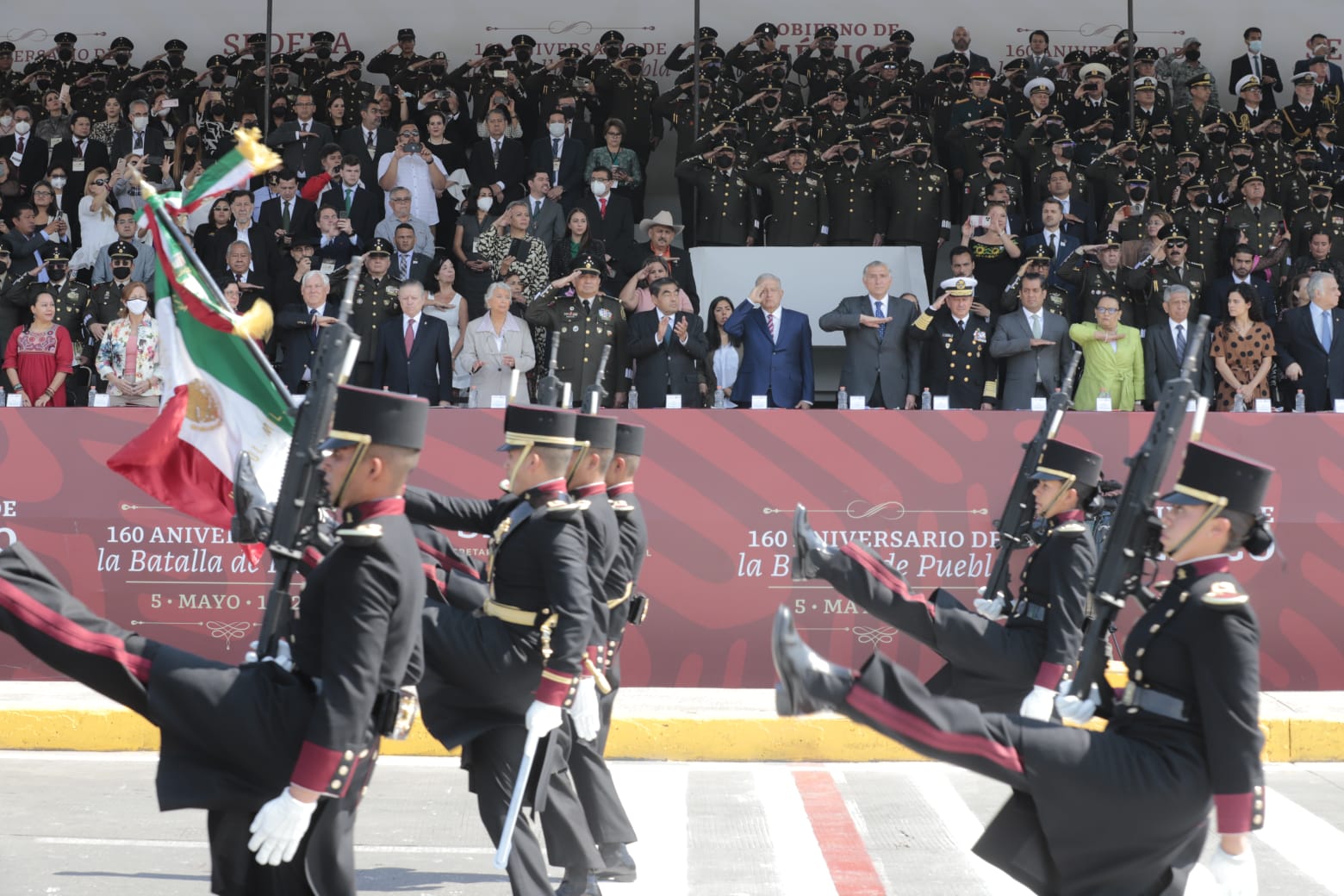 Así se vivió el Desfile del 5 de Mayo, con saldo blanco