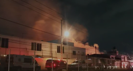 Se registra voraz incendio en fábrica de San Andrés Cholula