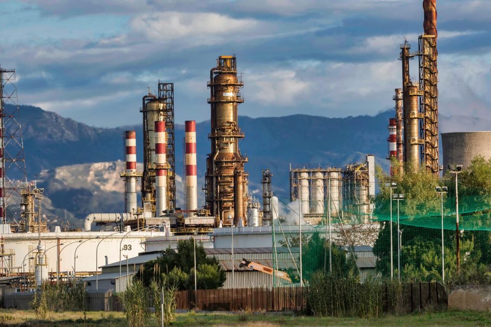 Irán y Venezuela deben regresen al mercado internacional del petróleo: Francia