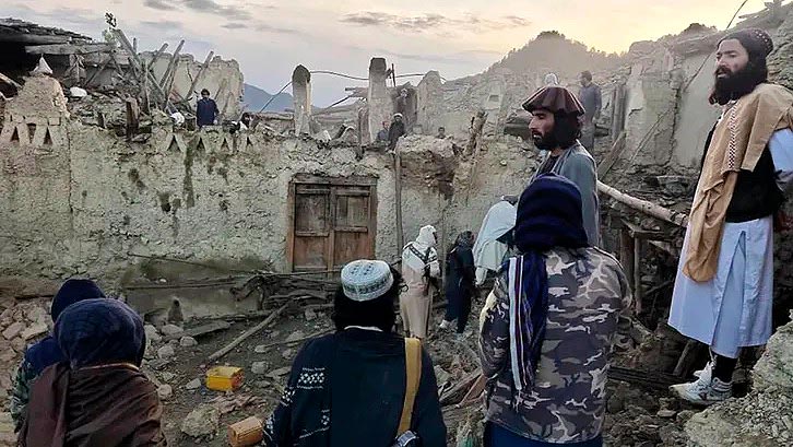Al menos mil muertos, deja sismo de magnitud 6.1 en Afganistán