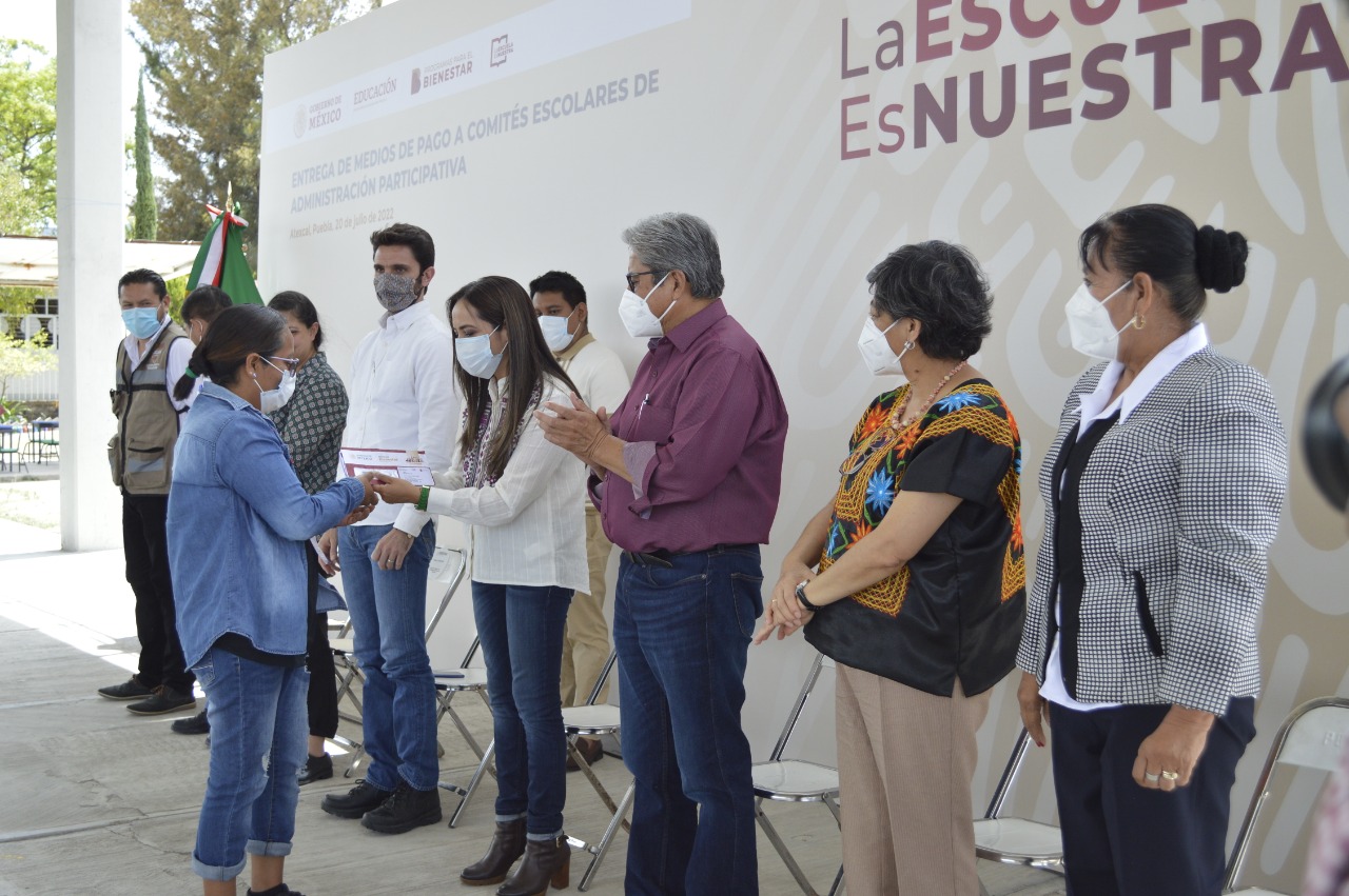Reciben 40 planteles apoyos económicos del programa “La Escuela es