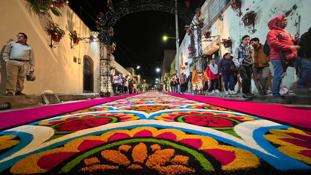 Huamantla consigue el récord Guinness por el mayor ‘tapete de aserrín’