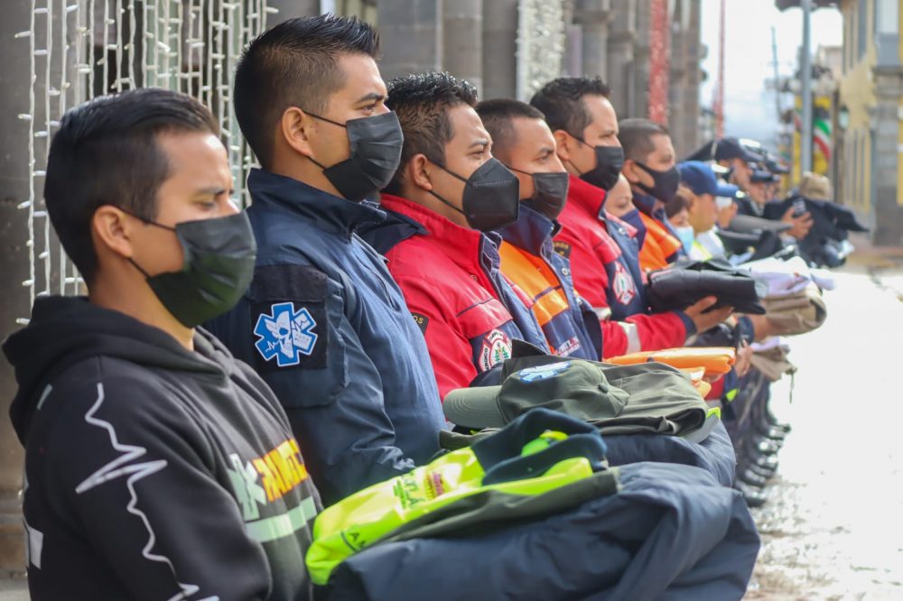Ayuntamiento de Zacatlán entrega uniformes a elementos de la Secretaría de Seguridad Pública