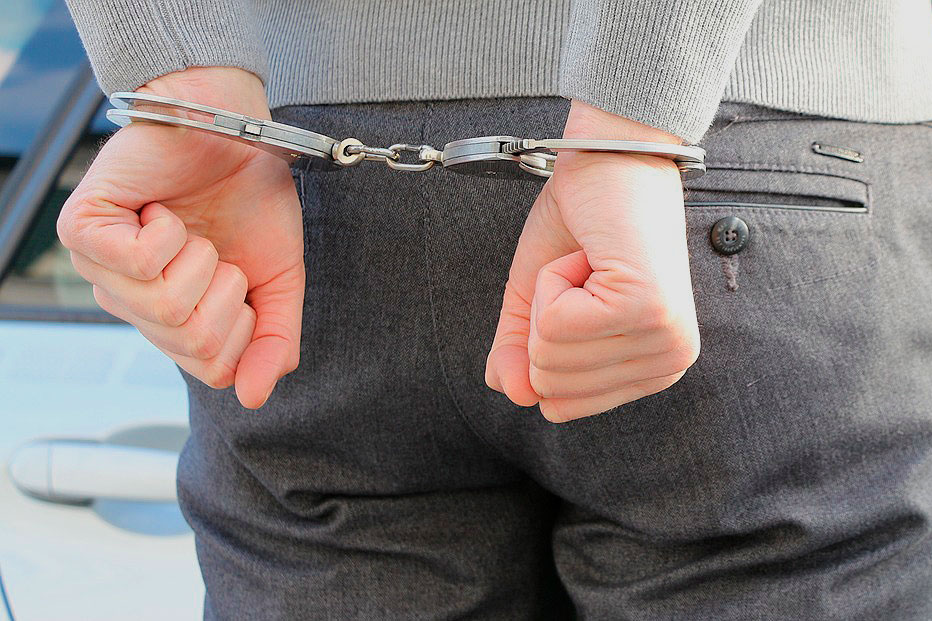detenido-arresto-esposado
